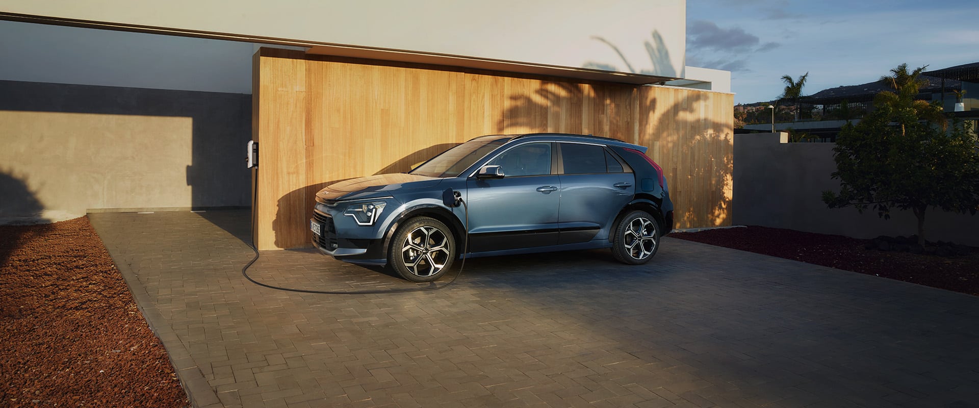 kia_niro_sg2_phev_my23_hero_desktop_1920x800